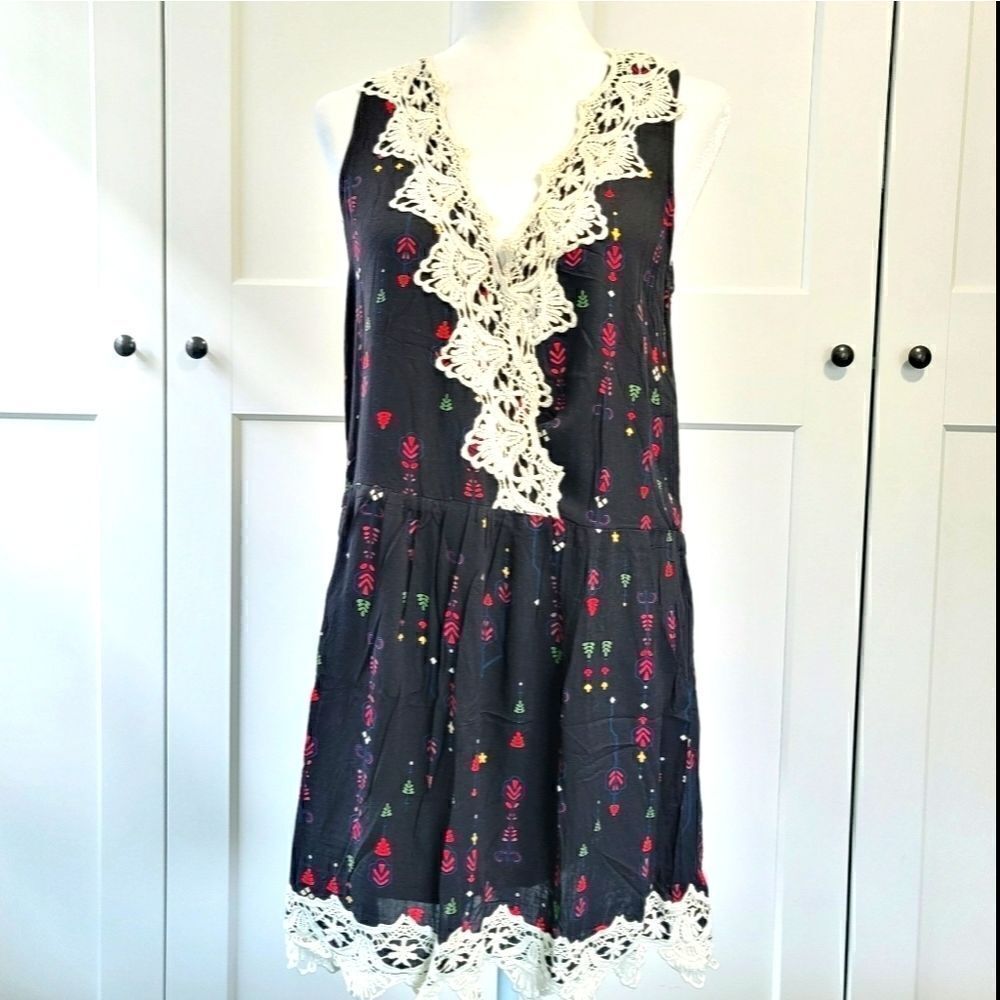 Entro vneck mini dress